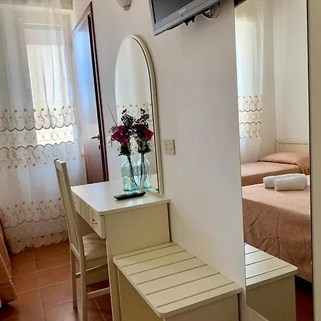 In Guest - New Cirene Economy Single With Half בית הארחה *