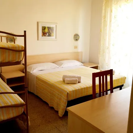 In Guest - New Cirene Economy Single With Half בית הארחה