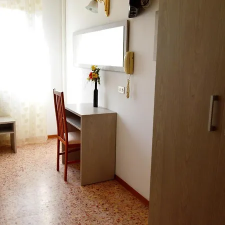 In Guest - New Cirene Economy Single With Half Гостевой дом *