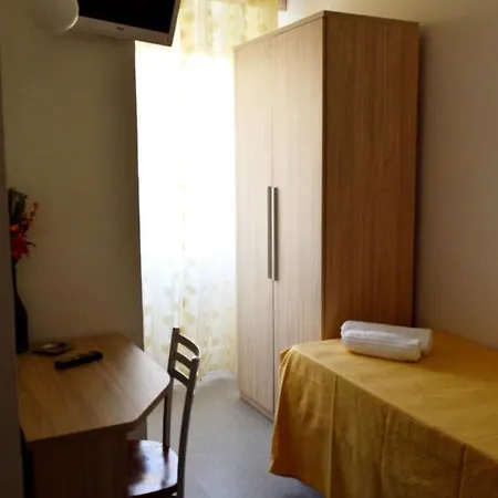 In Guest - New Cirene Economy Single With Half